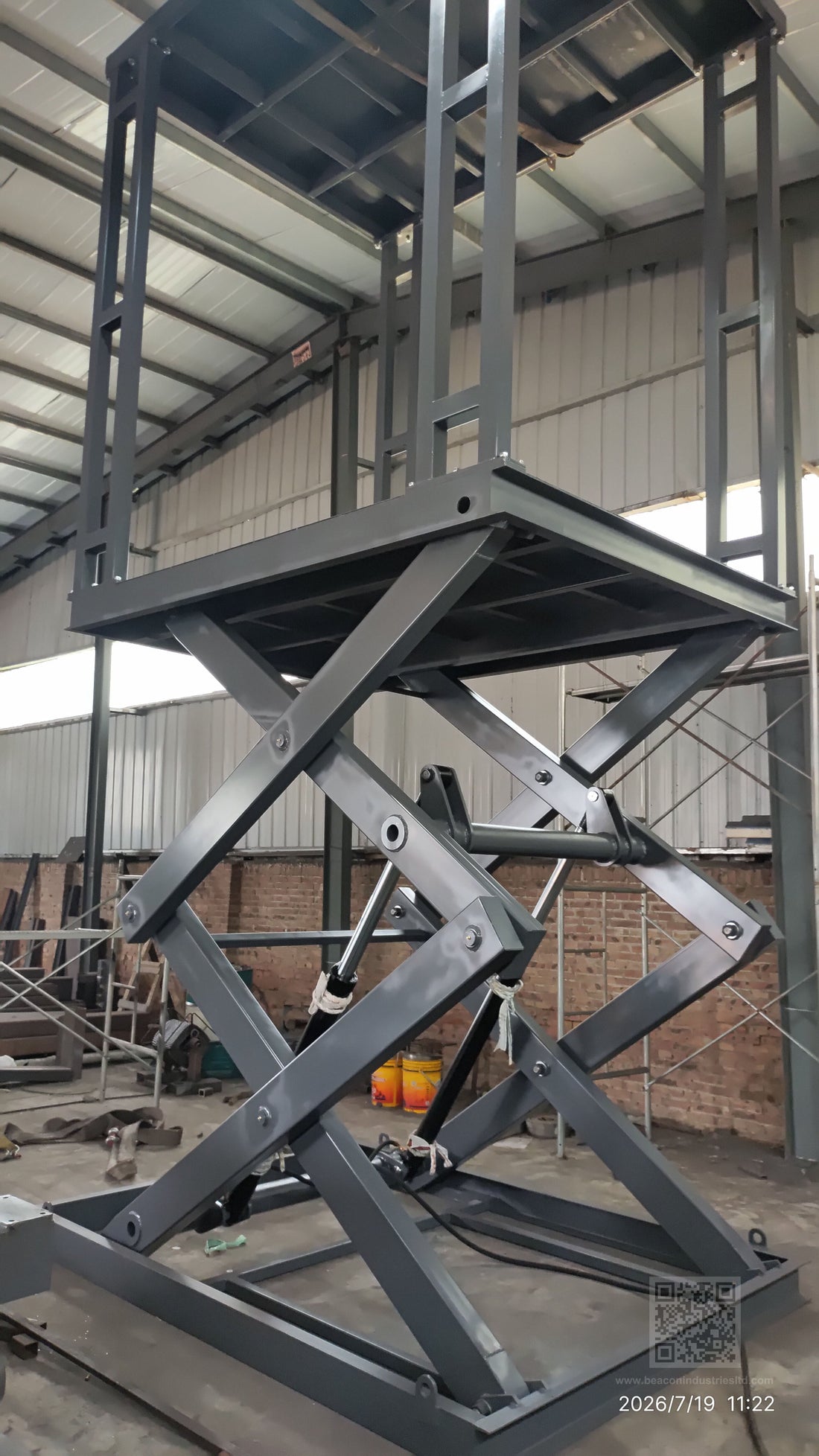 Custom hydraulic scissor lift with 2.8x2.1m platform manufactured by Beacon Industries