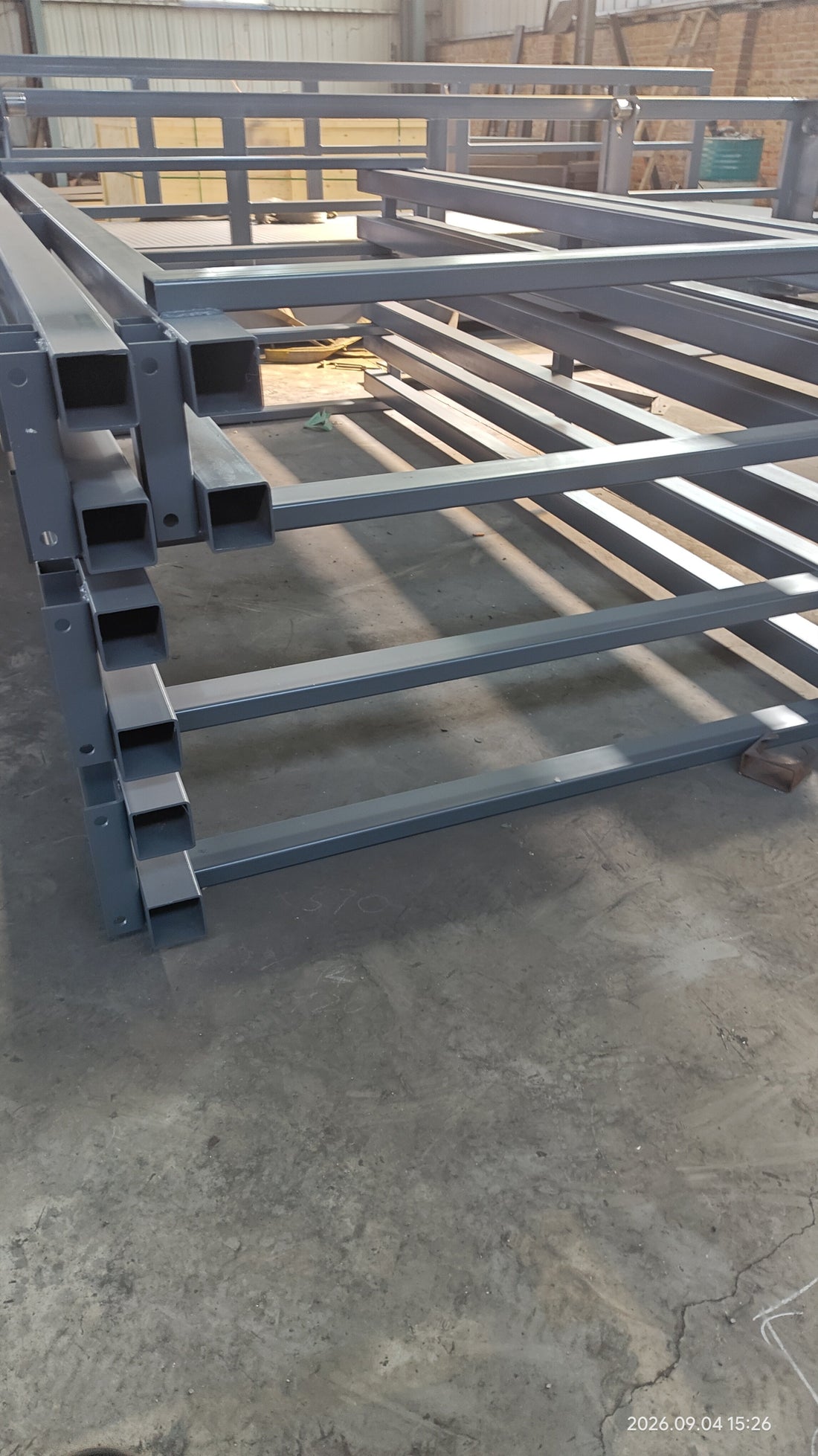 Beacon Industries custom hydraulic guide rail lift – 7×3m platform, 10.5m net lifting height